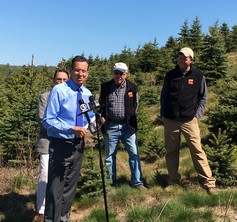 Governor Malloy at Jones Winery